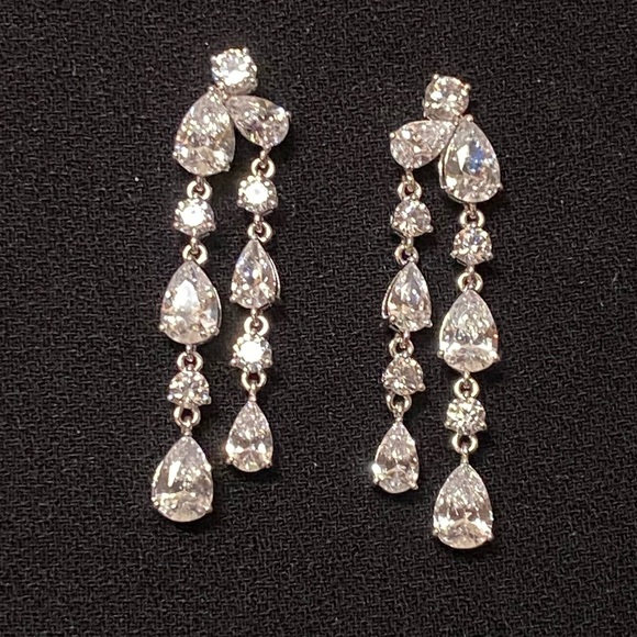 ✨🆕✨Sparkling Linear Drop Earrings - Picture 3 of 5